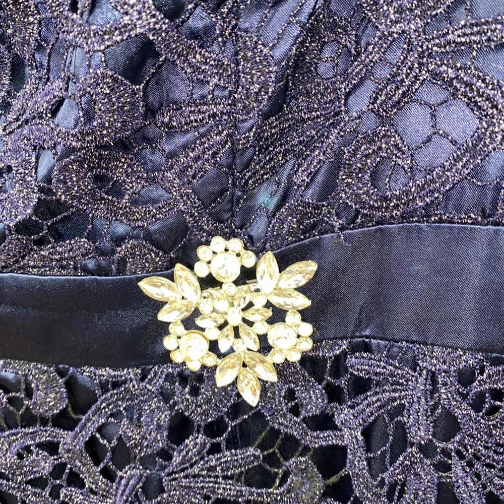 Js collections metallic blue lace overlay gown - Picture 4 of 9